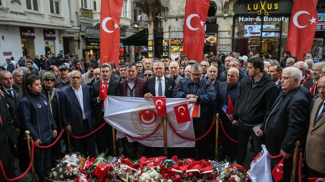 Terör saldırısında hayatını kaybedenler İstiklal Caddesi'nde anılıyor!