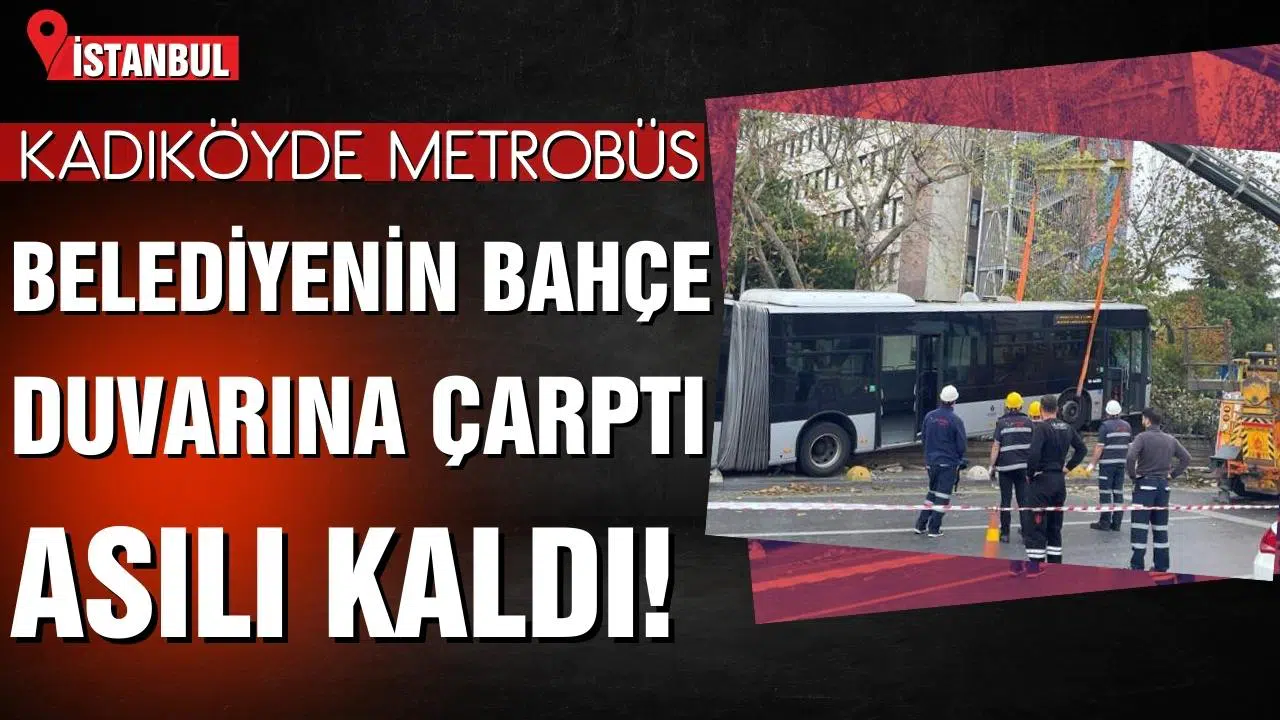 Kadıköy'de metrobüs belediyenin bahçe duvarına çarpıp asılı kaldı