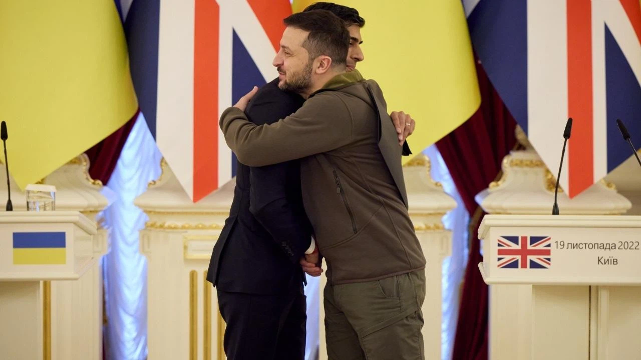 İngiltere Başbakanı Sunak Kiev'de Zelenskiy ile görüştü!