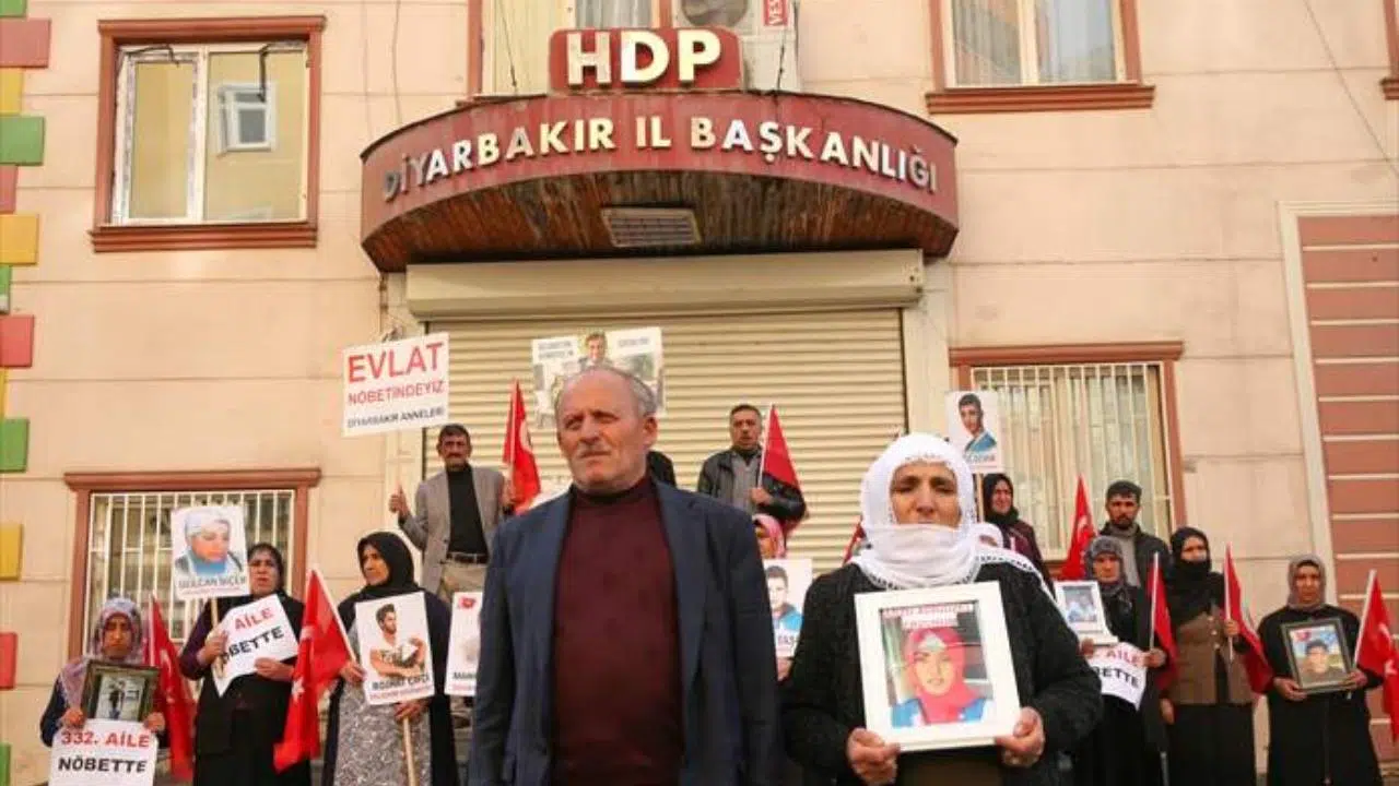 Diyarbakır annelerinin oturma eylemine bir aile daha katıldı