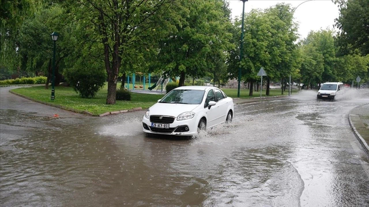 Eskişehir'de sağanak ve dolu etkili oldu!