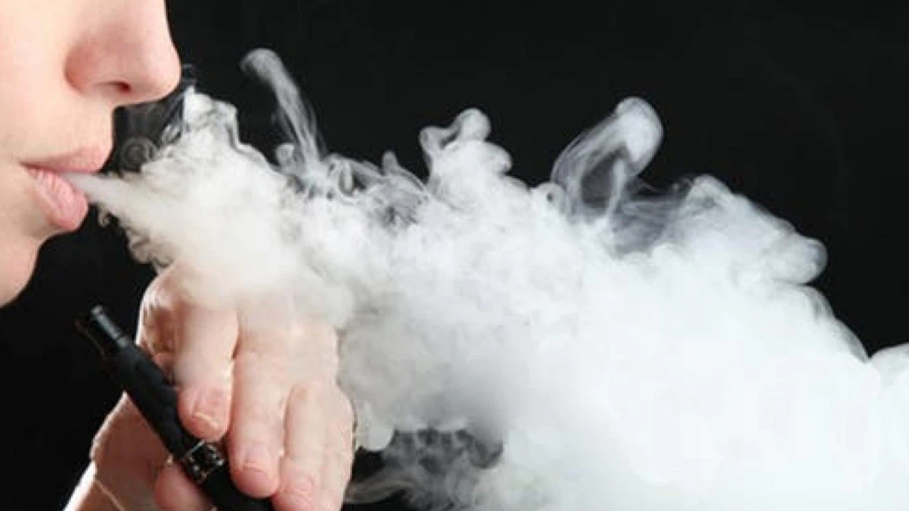 O ülke elektronik sigarayı tamamen yasaklıyor!