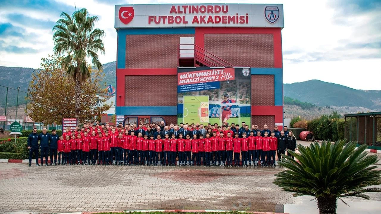 Büyükekşi: "Altınordu Türkiye'nin gurur kaynağı"