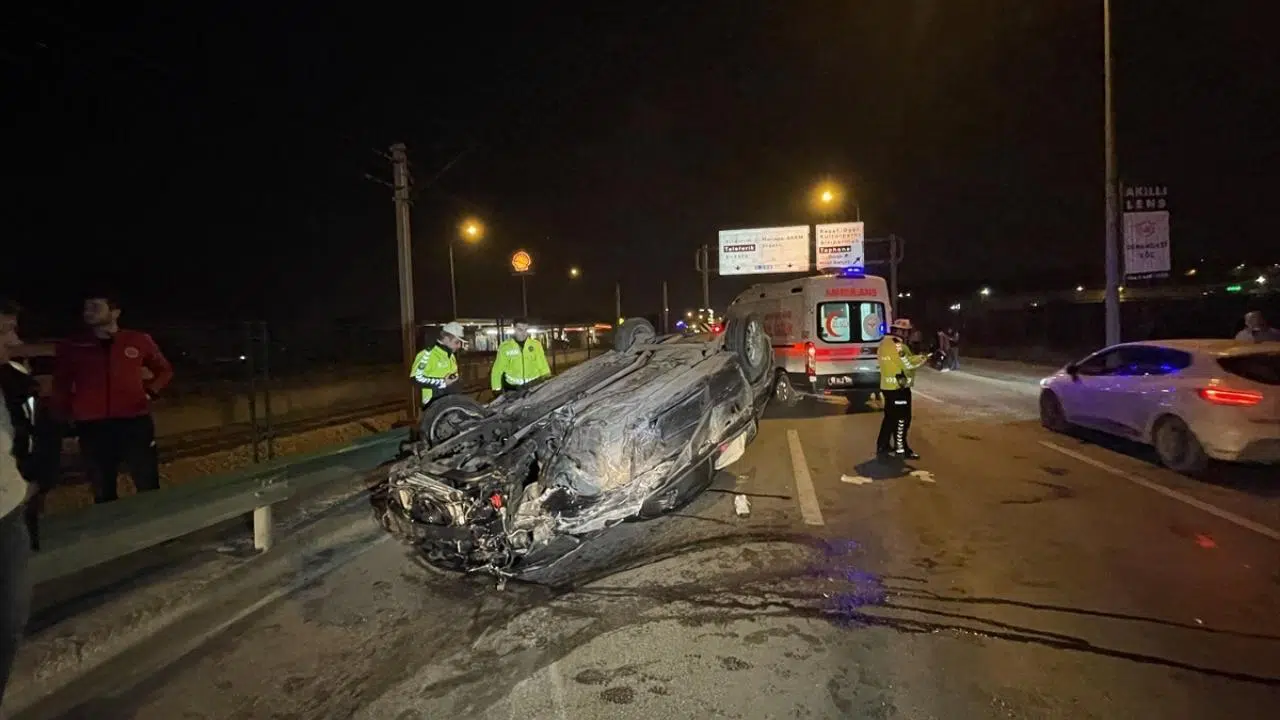 Takla atan otomobildeki 3 kişi yaralandı