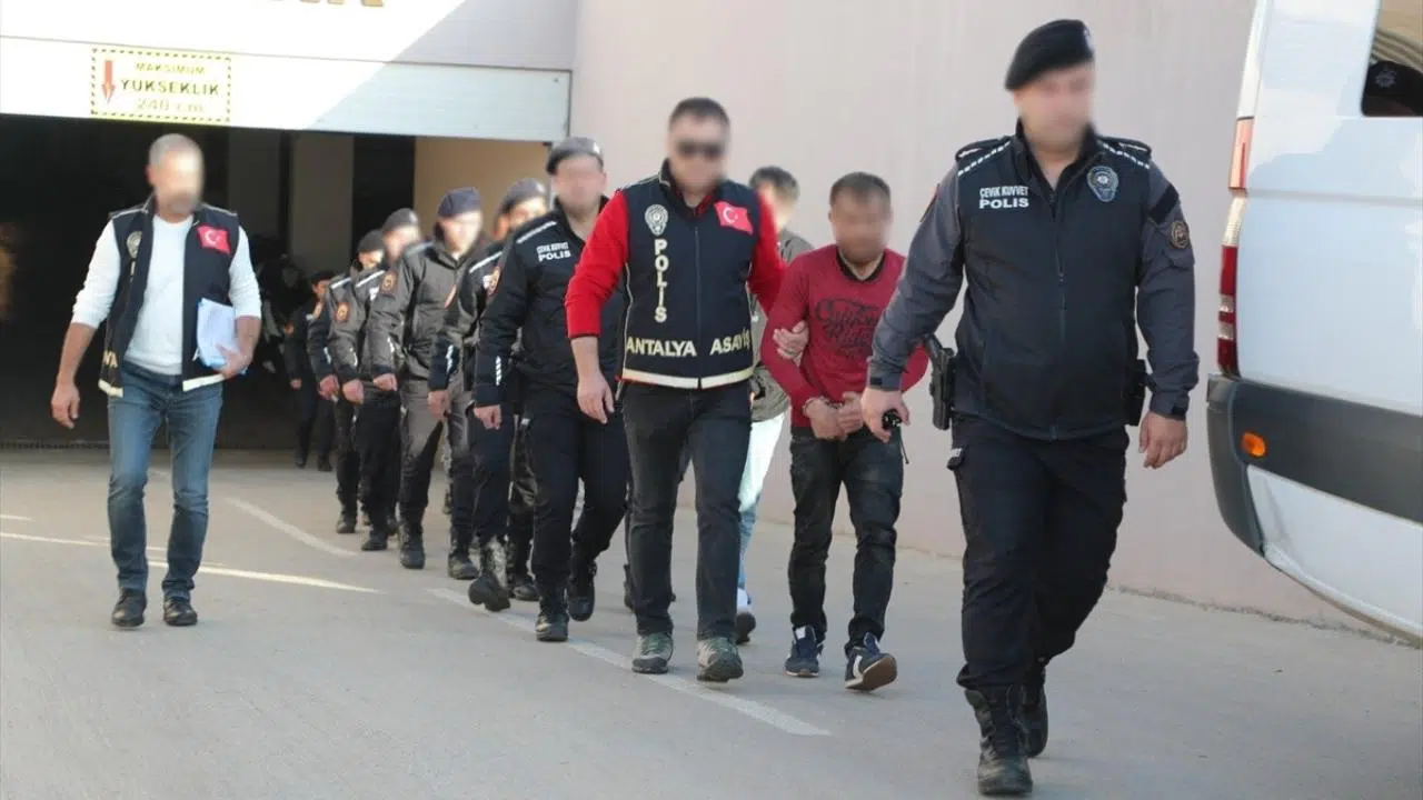 Hükümlülere yönelik operasyon, 74 kişi yakalandı!