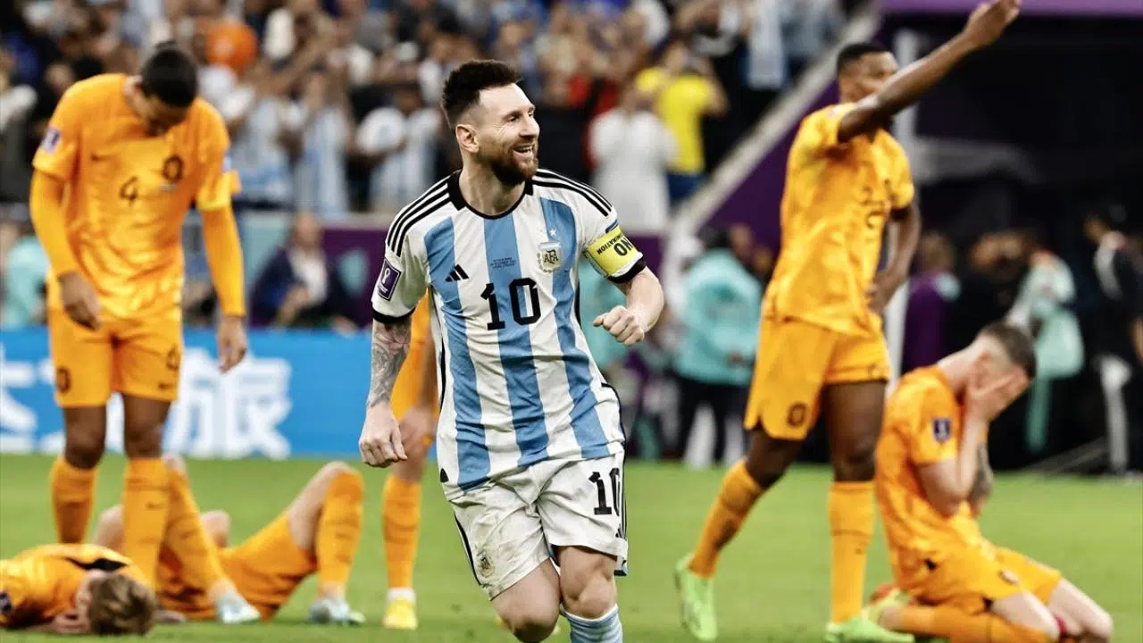 Arjantin'e yenilen Hollanda'da Louis van Gaal dönemi sona erdi