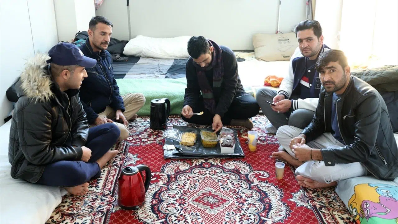 Belçika'da mülteci krizi büyüyor! 700 kişi yaşam savaşı veriyor!