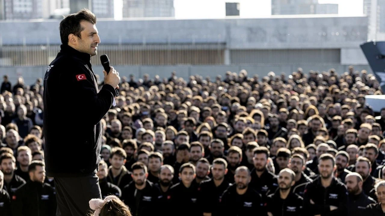 Bayraktar Kızılelma'nın ilk uçuşu Baykar'da kutlandı!