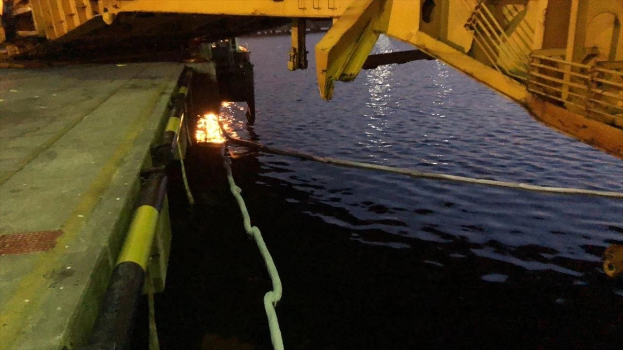 İzmit Körfezi'ni kirleten gemiye 11 milyon 301 bin lira ceza kesildi