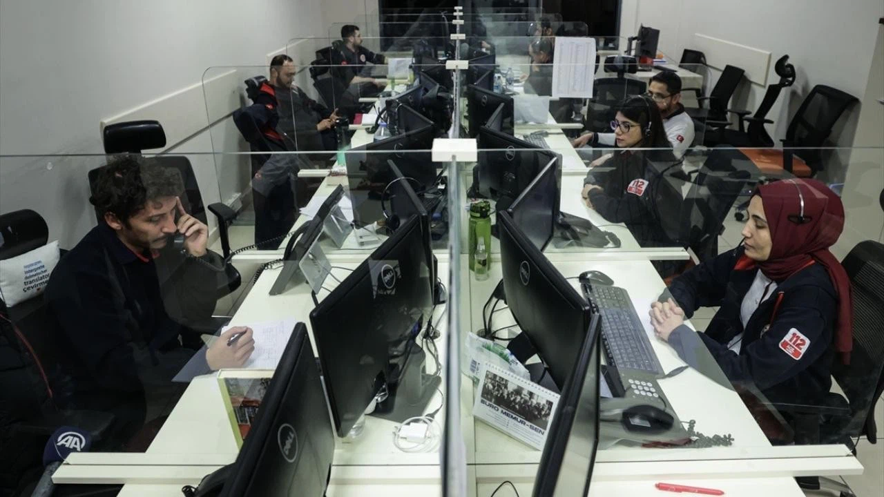 Ankara 112 Acil Çağrı Merkezi'nde yılbaşı mesaisi
