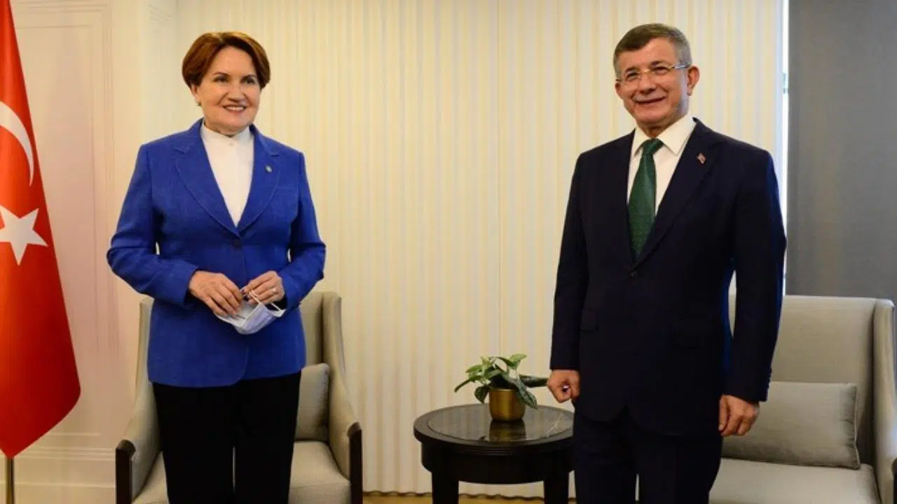 İYİ Parti Genel Başkanı Akşener, Gelecek Partisi Genel Başkanı Davutoğlu ile bir araya geldi