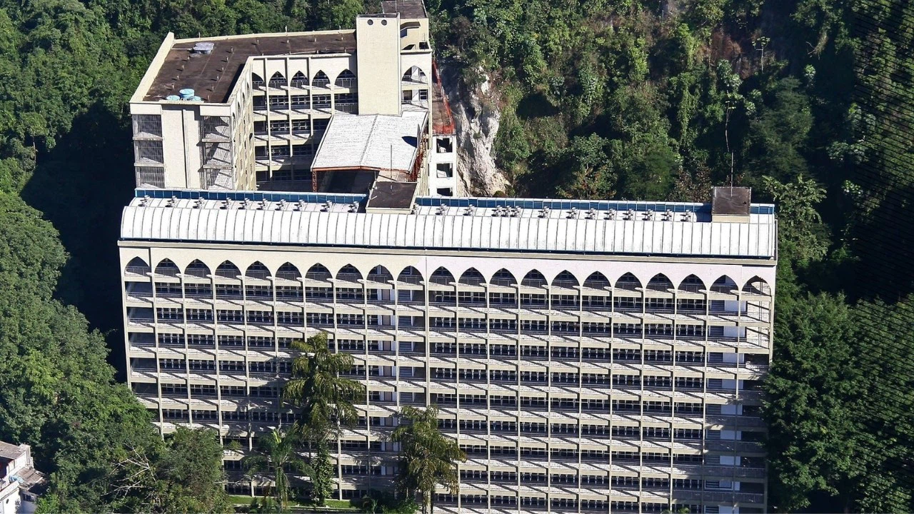 Brezilya Pele'ye veda ediyor! Dikey mezar detayı