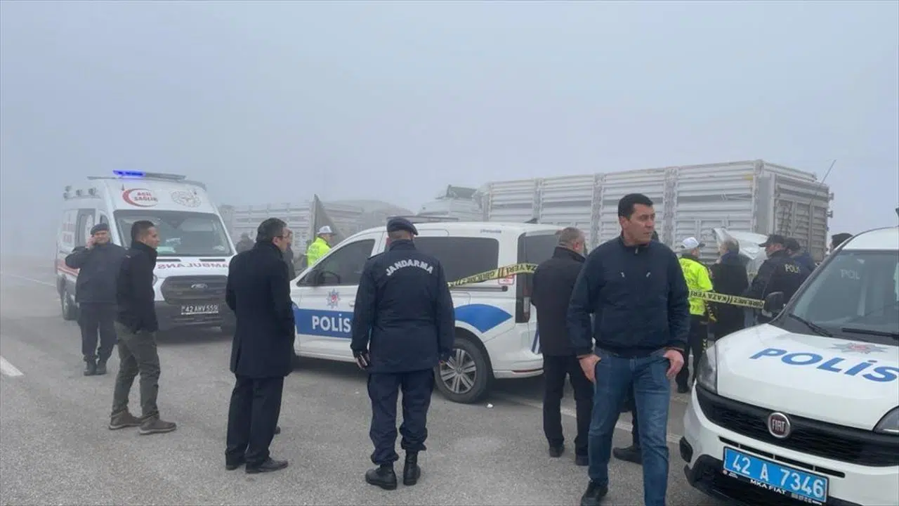 Askeri araç tıra çarptı, 2 asker şehit oldu