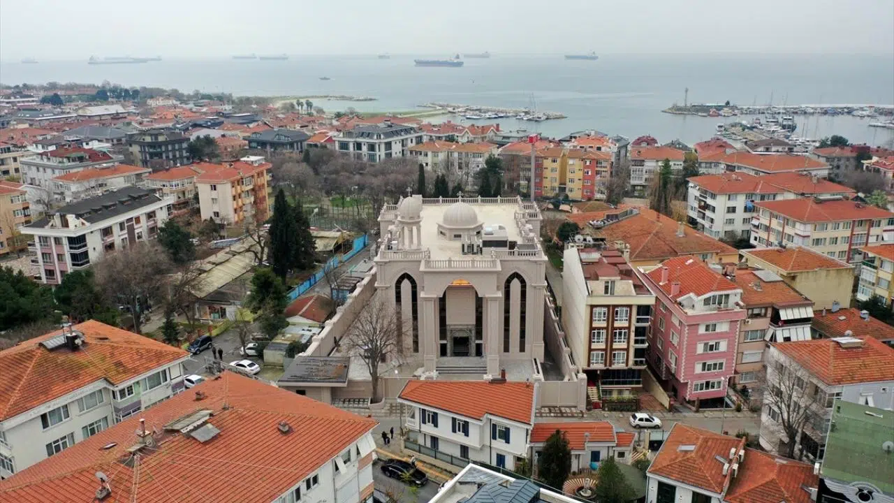 Cumhuriyet tarihinin ilk kilisesi açılıyor!