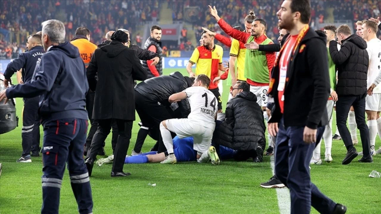 Altay kalecisine vuran holigana ibretlik ceza!