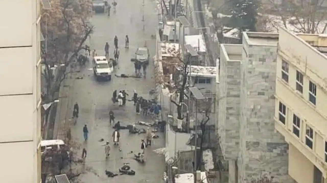 Kabil'de Dışişleri Bakanlığı önünde şiddetli patlama