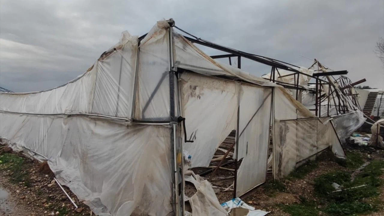 Antalya'da hortum ve dolu seralara zarar verdi