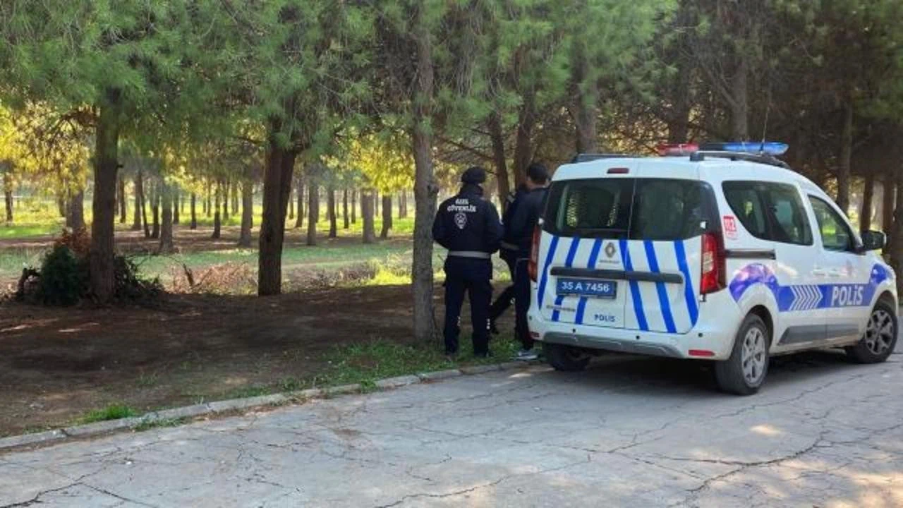 İzmir'de 22 yaşındaki genç ağaçlık alanda ölü bulundu