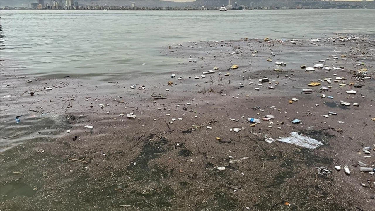 İzmit Körfezi'ni kirleten gemiye 12 milyon 596 bin lira ceza kesildi