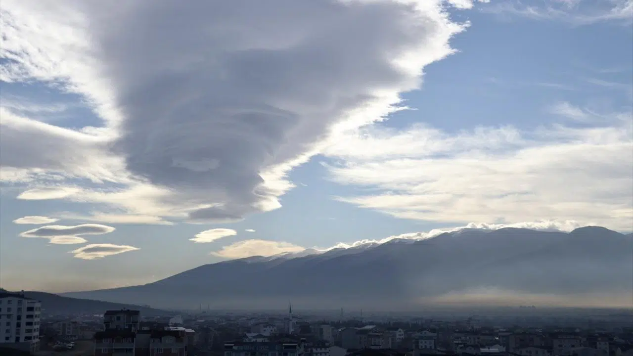 Bursa'da yeniden mercek bulutu görüldü