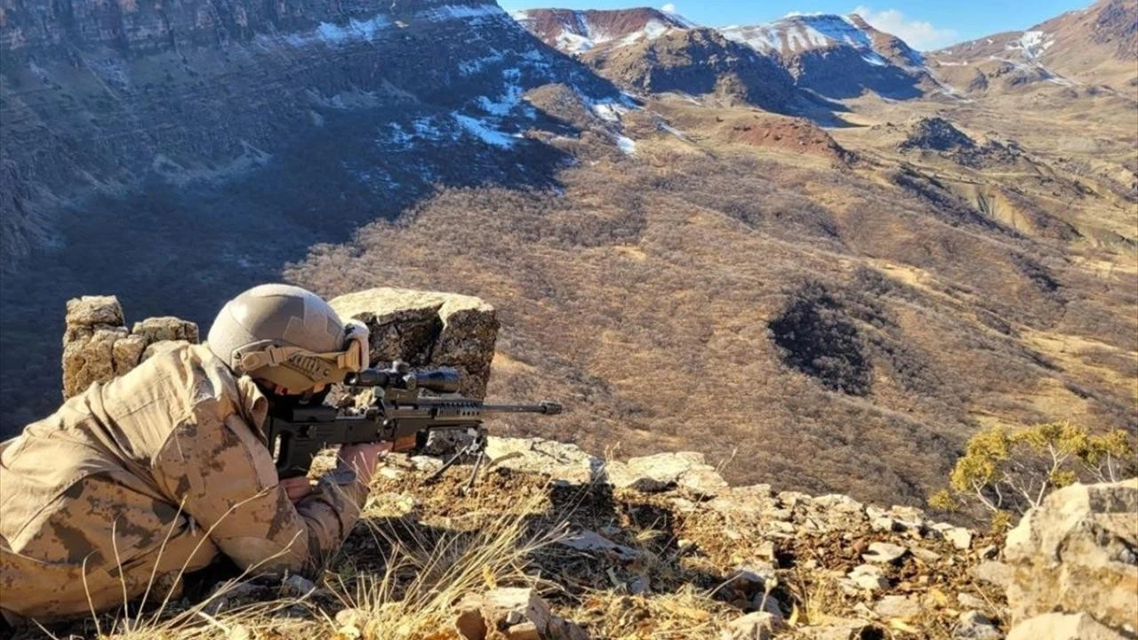 4 terörist etkisiz hale getirildi!