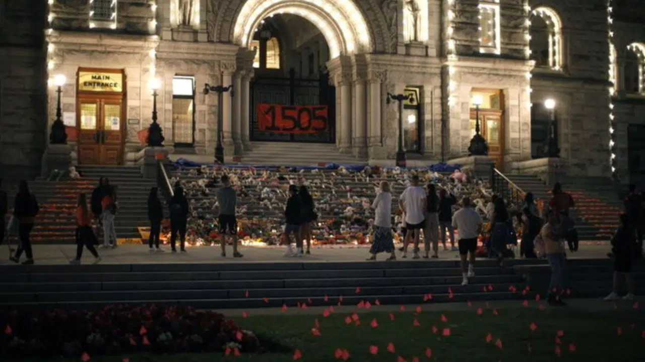 Kilise okullarının bahçesinde çocuk mezarları bulunmaya devam ediyor!