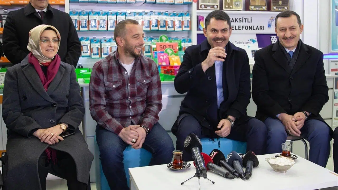 Bakan Kurum, Siteler esnafını ve yeni Hurdacılar Sanayi Sitesi'ni ziyaret etti