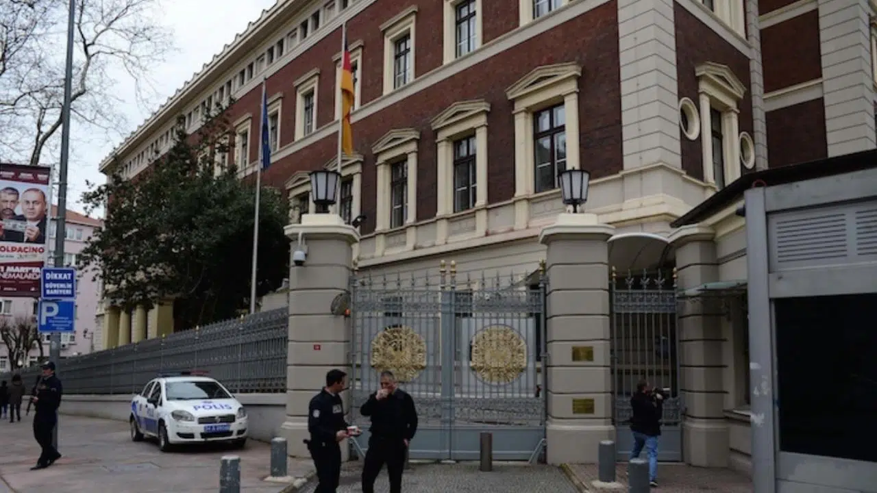 Hollanda ve İngiltere'nin ardından Almanya Başkonsolosluğu da güvenlik nedeniyle kapatıldı
