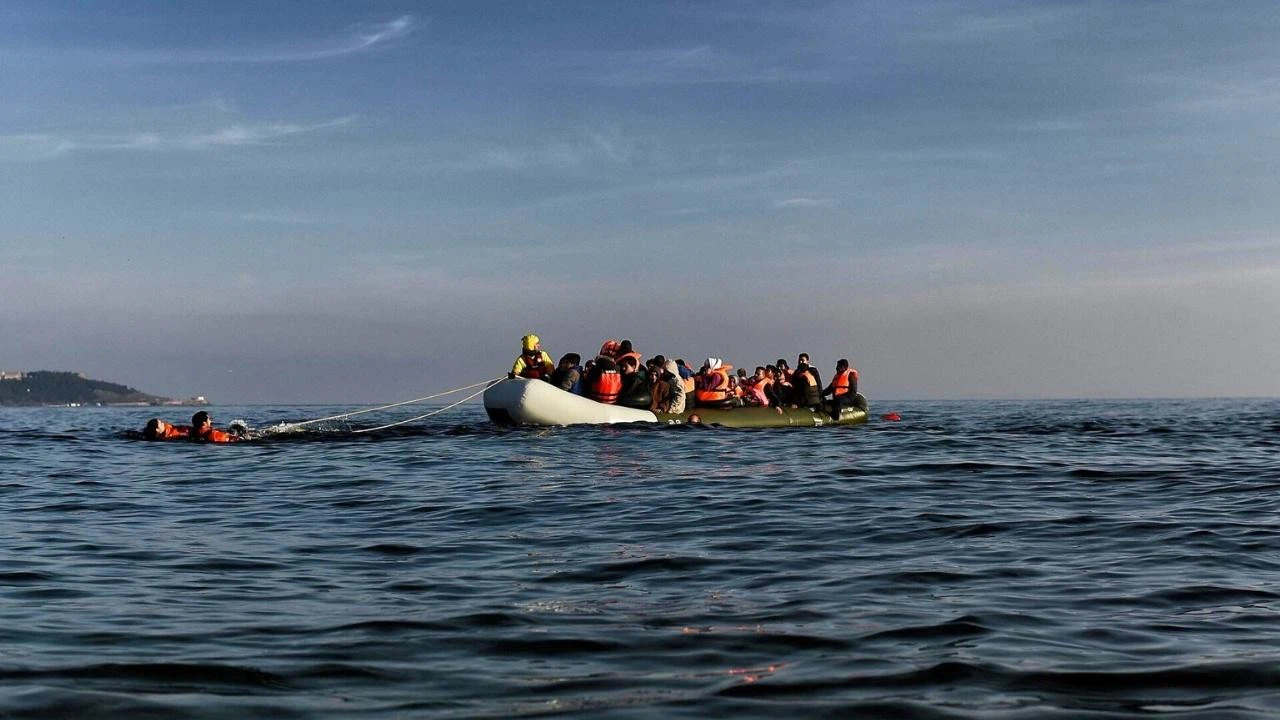 Yunanistan açıklarında göçmen gemisi battı: 17 ölü!
