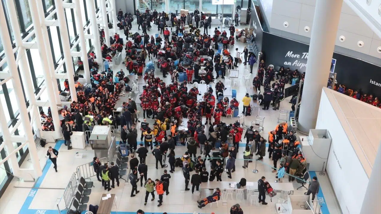 İstanbul'dan 1093 personel deprem bölgesine gitti