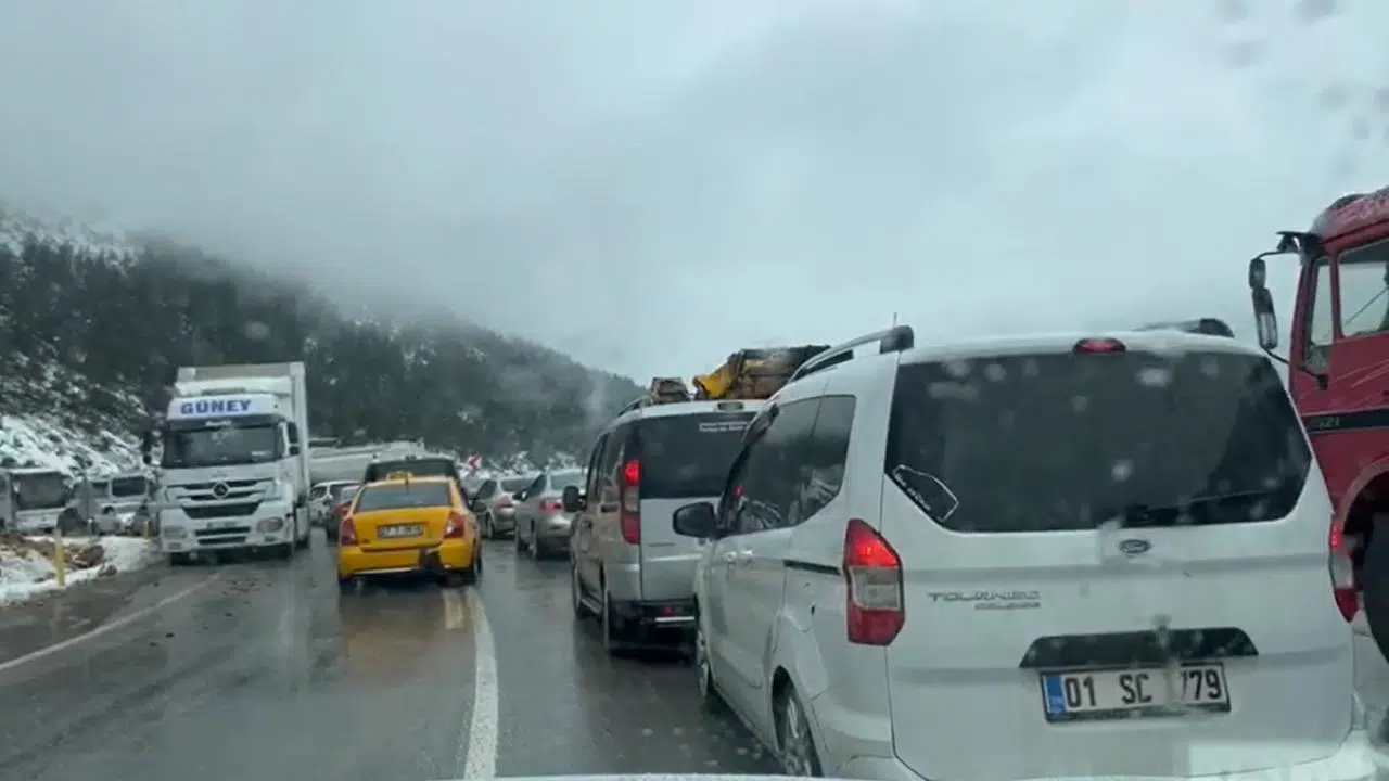 Gaziantep Osmaniye kara yolunda göçükler meydana geldi!