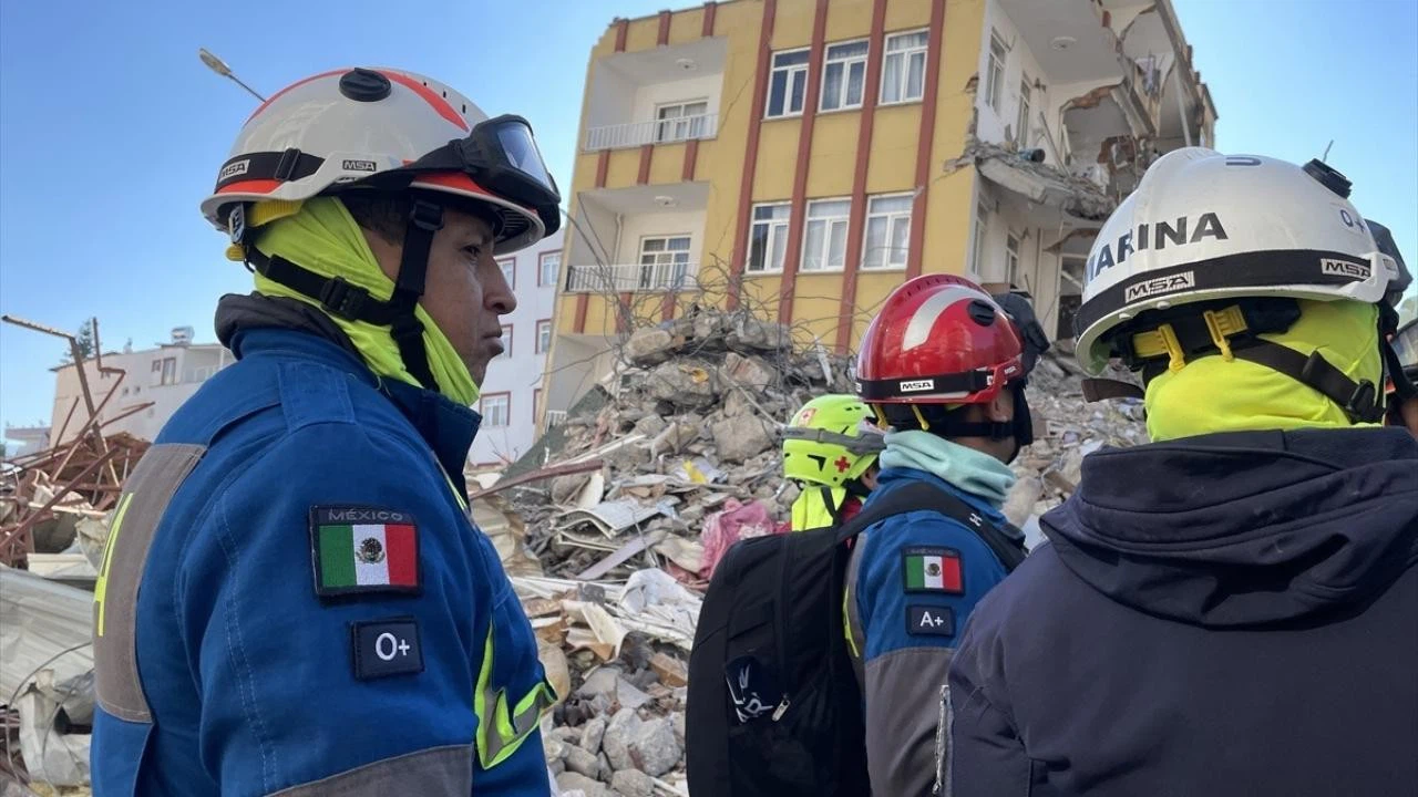 Gaziantep'te 9 yaşındaki Miray, depremin 108. saatinde kurtarıldı!