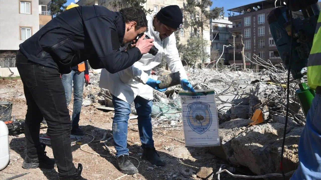 Adana, Hatay ve Osmaniye'de yıkılan binalarla ilgili soruşturma başlatıldı!