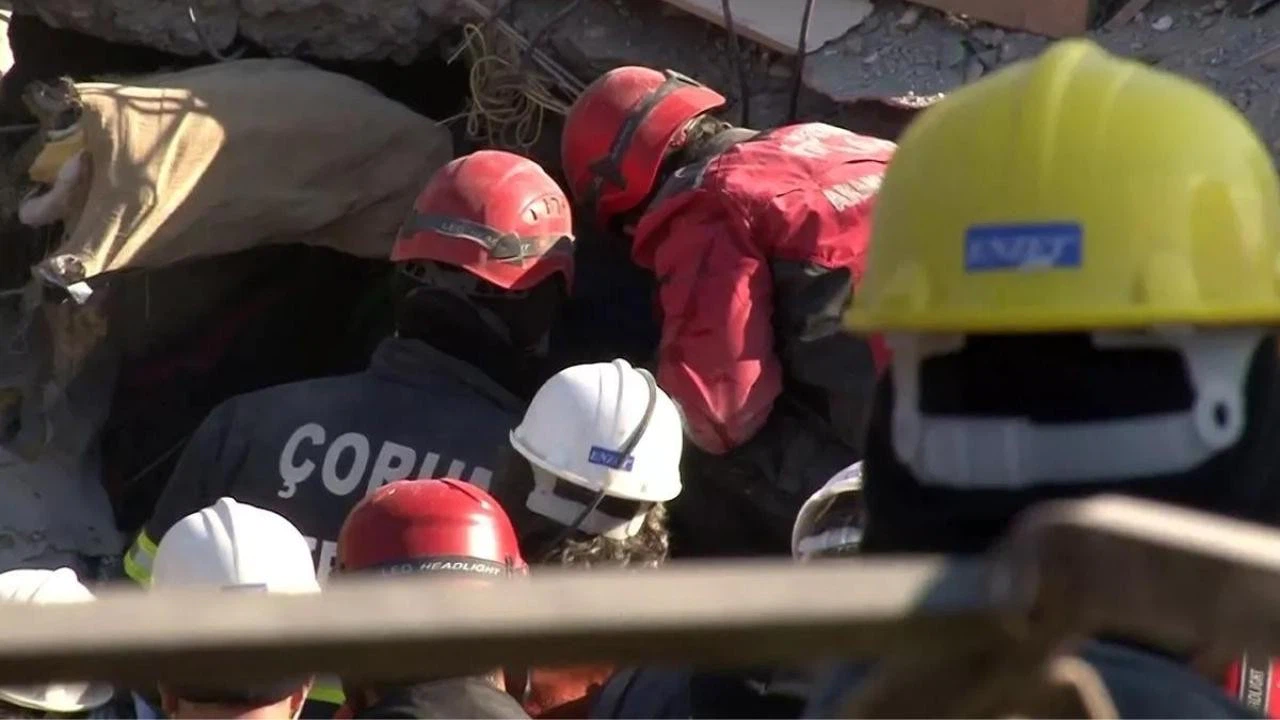 Adıyaman'da 7 yaşındaki Hacı Ahmet 152. saatte sağ olarak kurtarıldı.