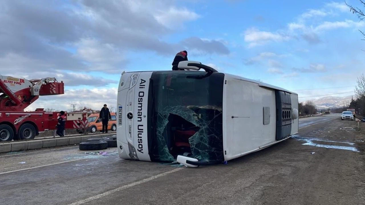 Kastamonu'da yolcu otobüsü devrildi! 30 yaralı!