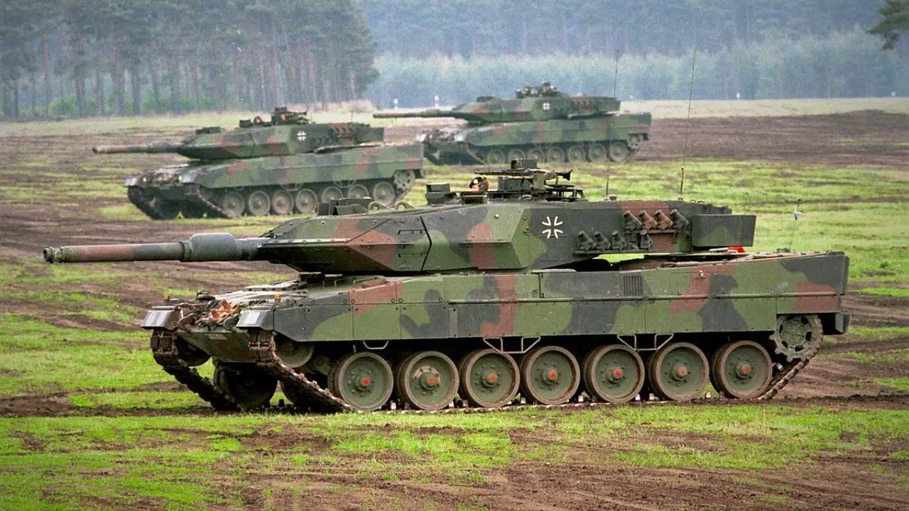 Ukraynalı askerlere Leopard tankı eğitimi veriliyor