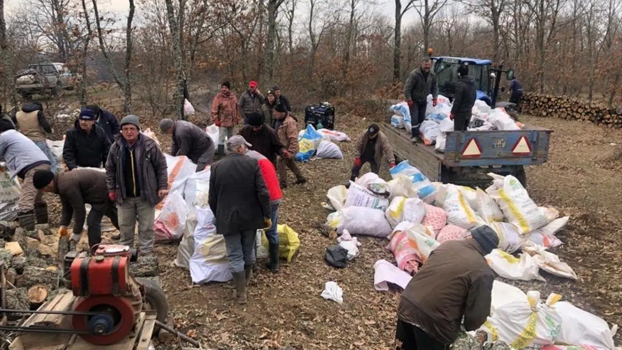 Edirne'de orman köylüleri deprem bölgelerine yakacak odun gönderdi