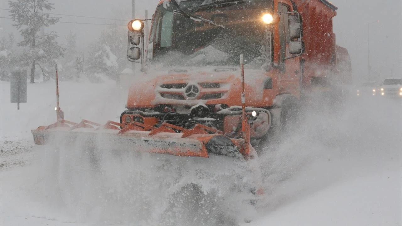 Bolu Dağı'nda yoğun kar yağışı! Ulaşımı etkileyebilir!