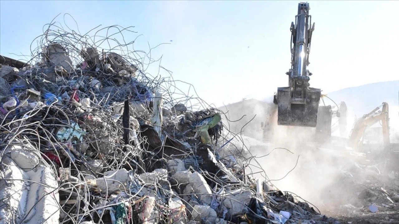 Yıkılan binalara ilişkin tutuklu sayısı 11'e yükseldi