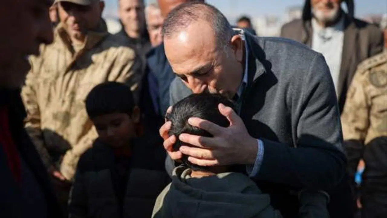 Bakan Çavuşoğlu: Yurt dışından gelen 4. 344 kişi sahada