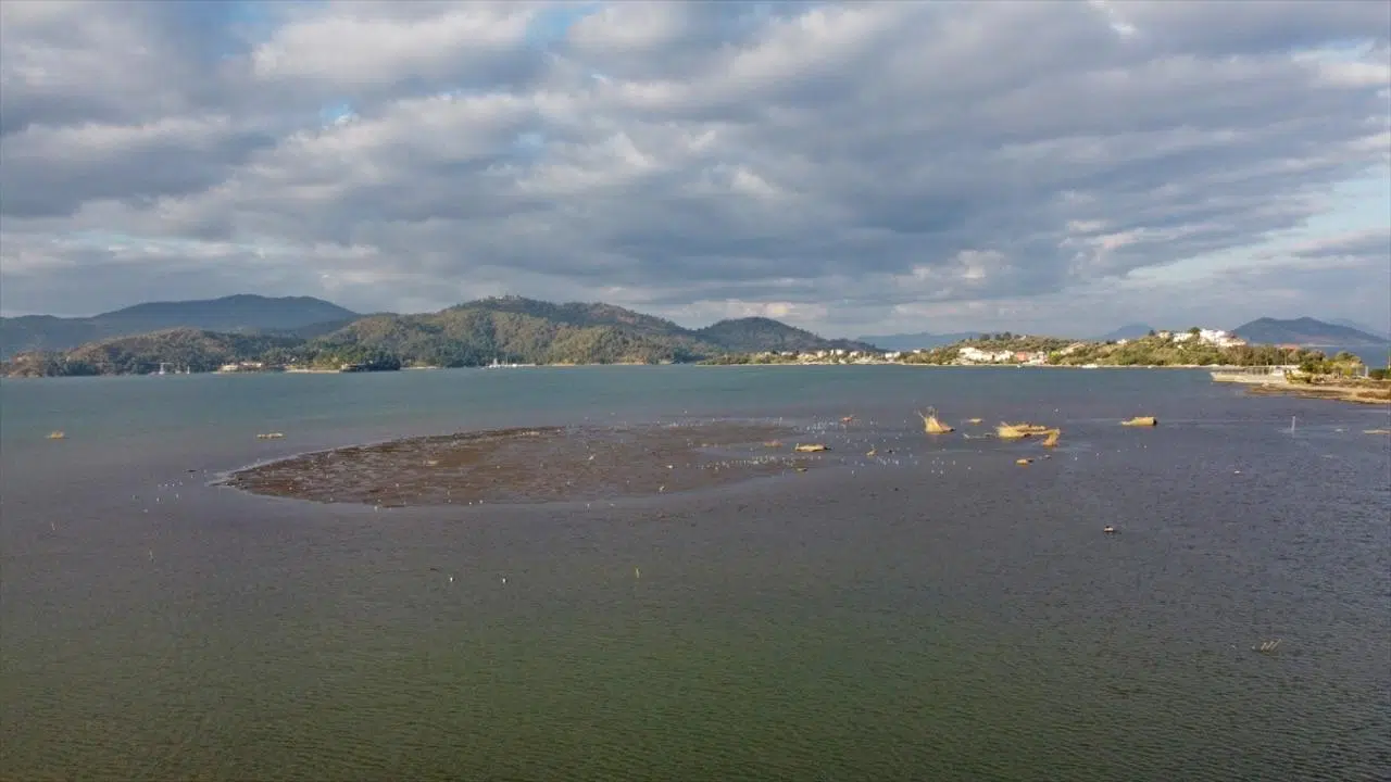 Fethiye'de deniz suyu çekildi!