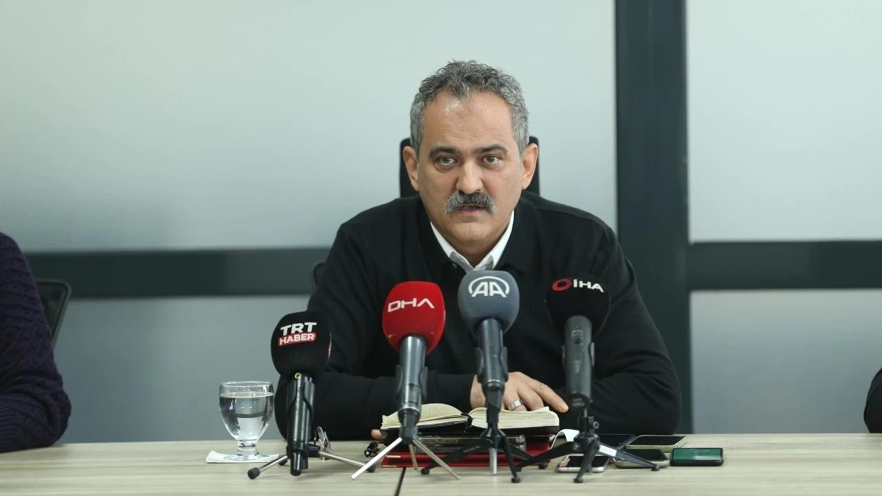 Bakan Özer Adana'da açıklamalarda bulundu!