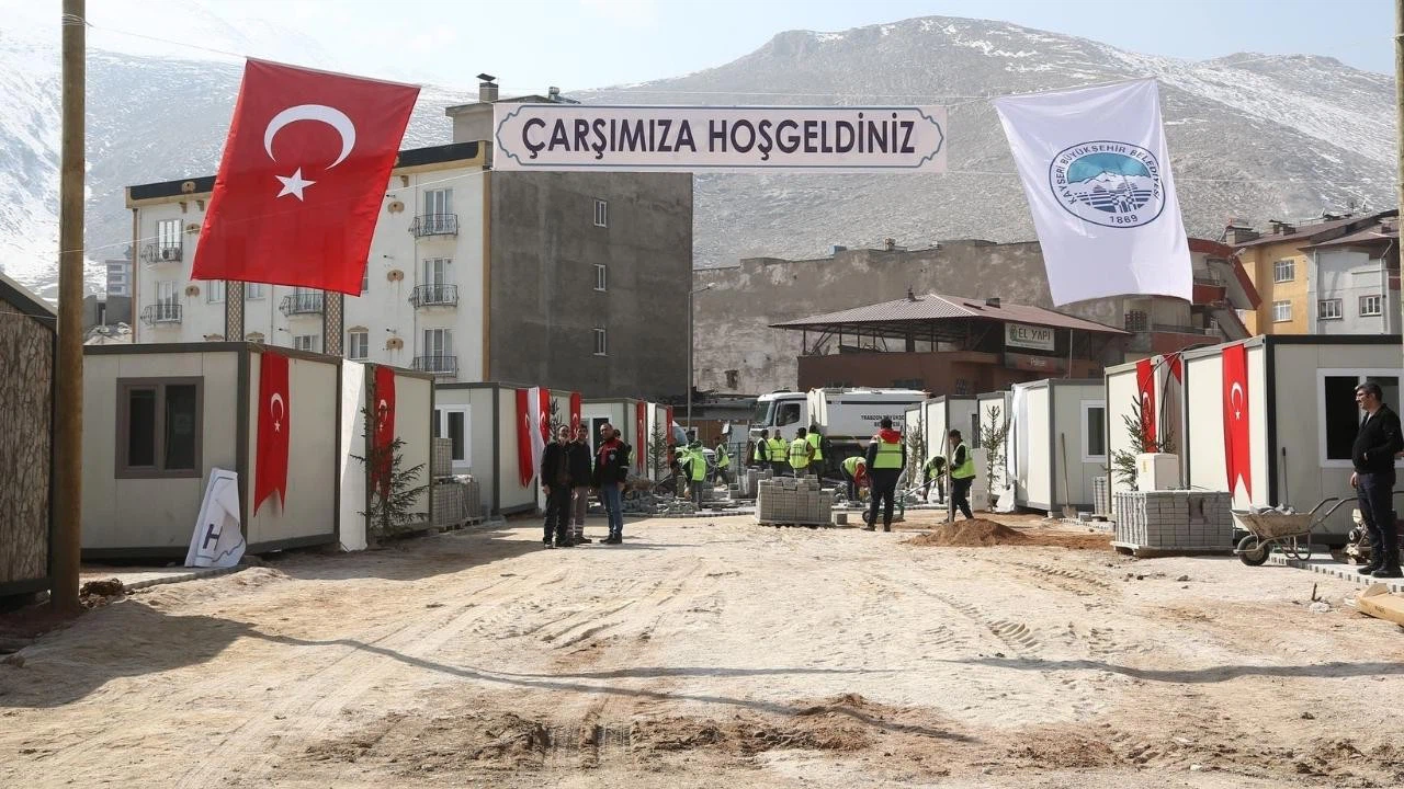 Elbistan'daki konteyner çarşı yüzde 90 tamamlandı!
