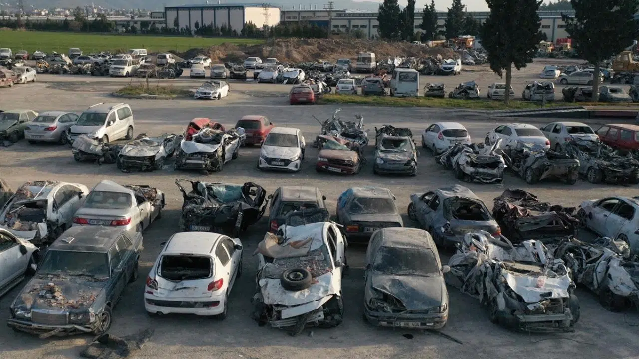 Depremde zarar gören araçlar sahiplerine teslim ediliyor!