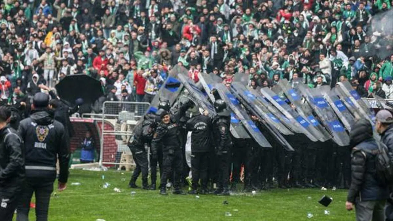 Amedspor maçı sonrası Bursaspor'a 9 maç seyircisiz ceza!