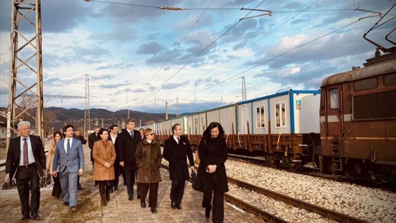 Bulgaristan'dan deprem bölgelerine 70 konteyner!