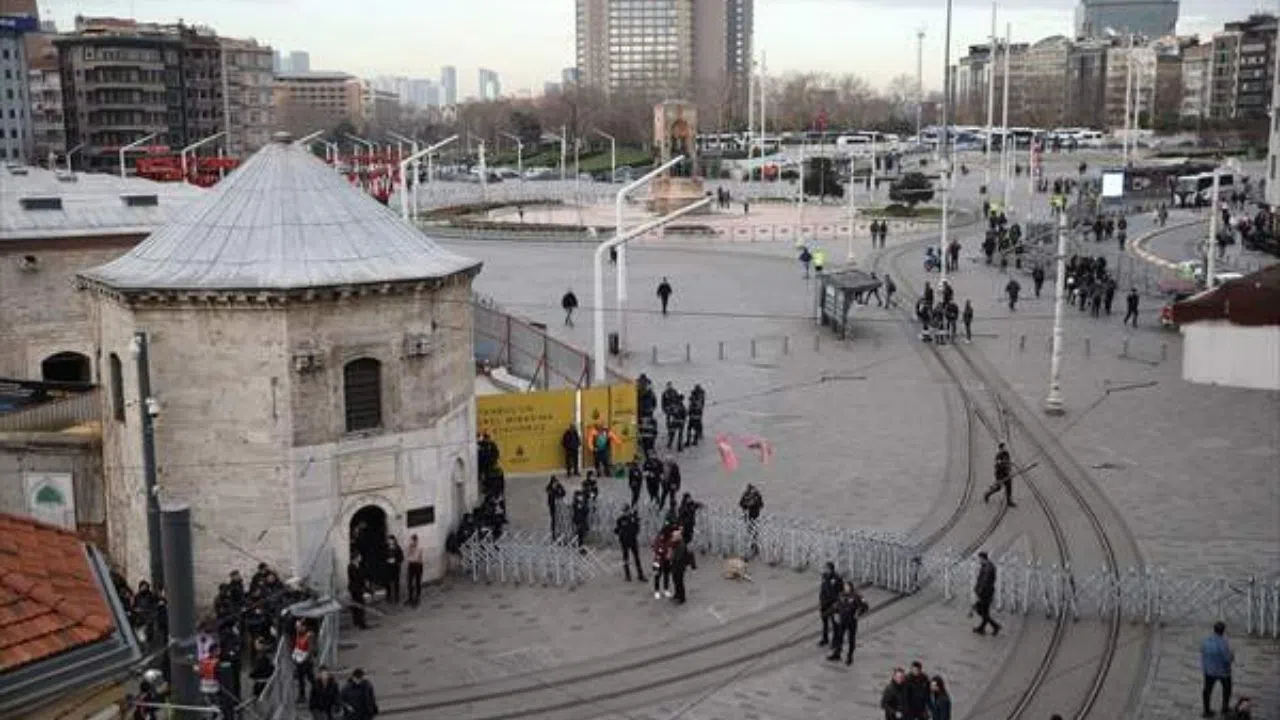 Taksim Meydanı çevresi demir bariyerlerle kapatıldı