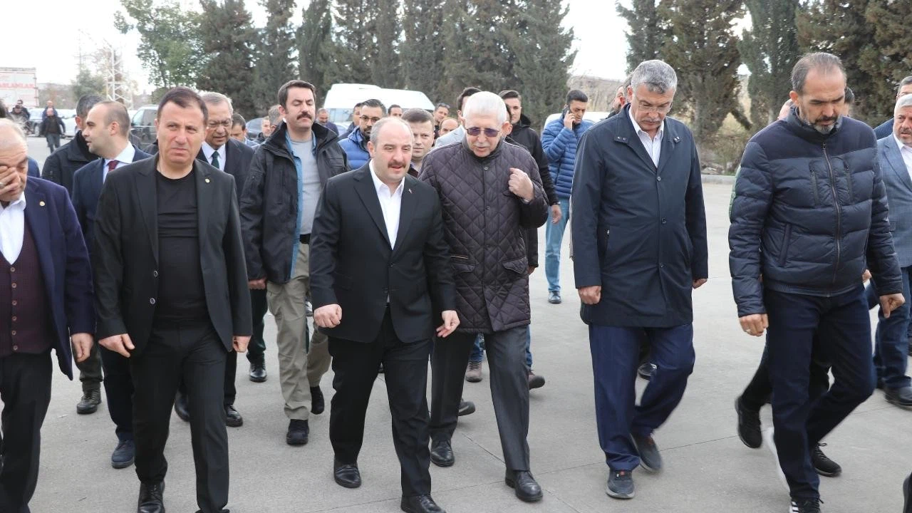 Bakan Varank, Kahramanmaraş'ta ziyaretlerde bulundu