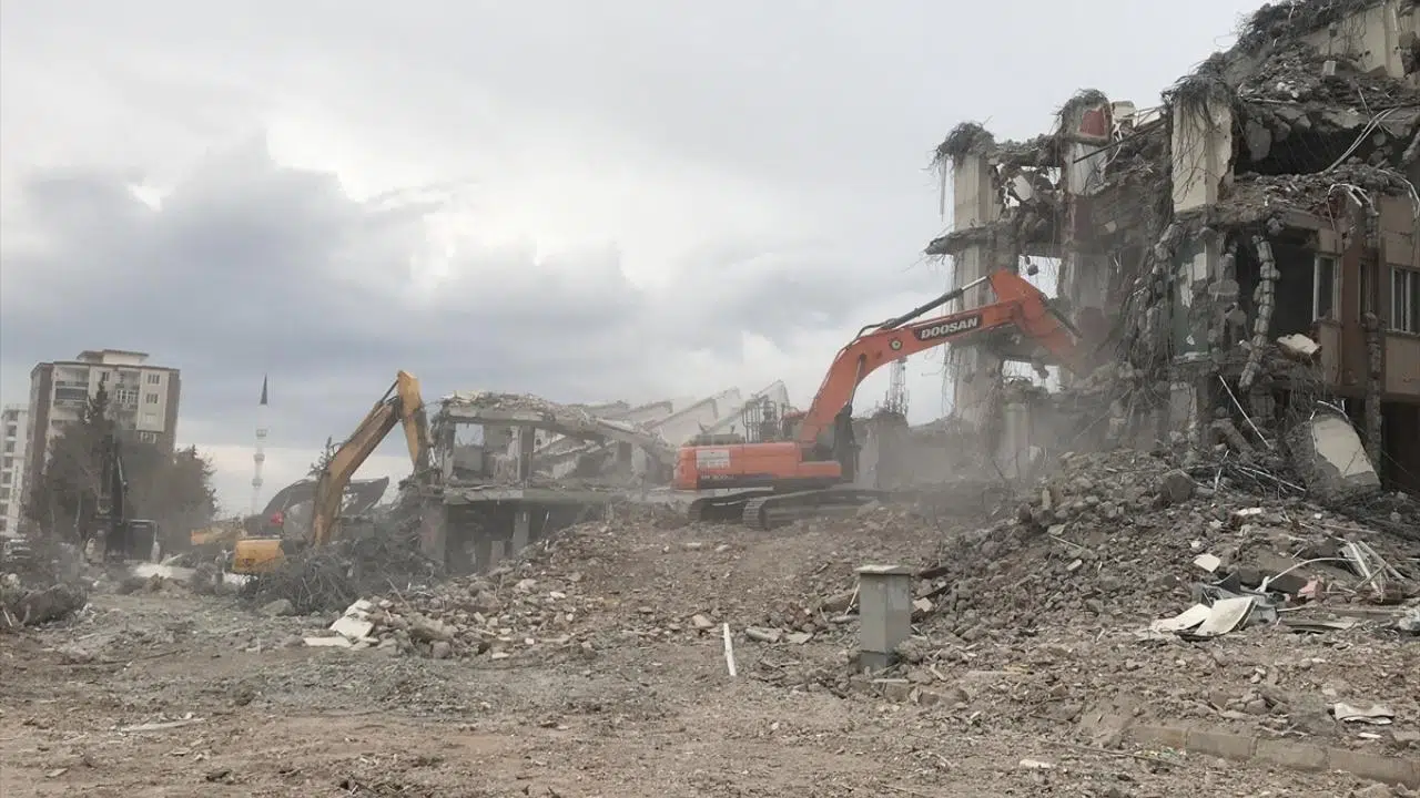 İslahiye'de acil yıkılması gereken binalarda sona gelindi