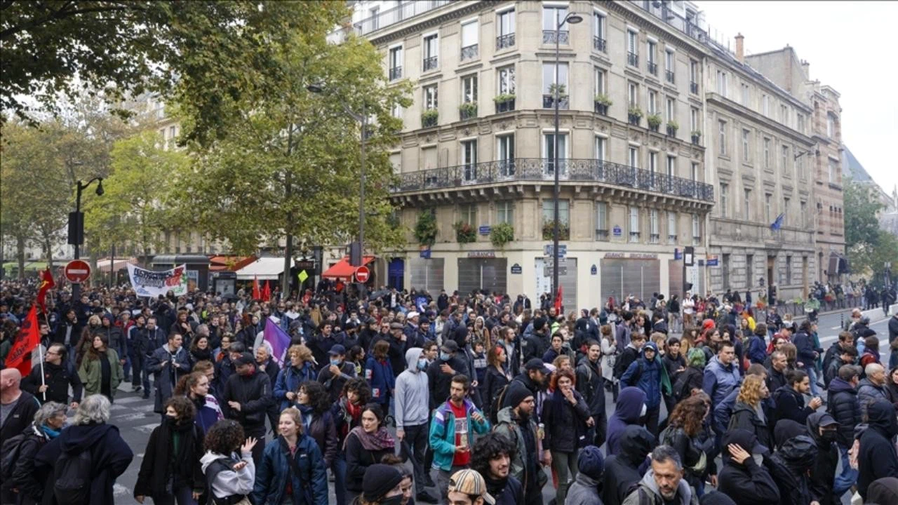 Fransa'da emeklilik reformu onaylandı!